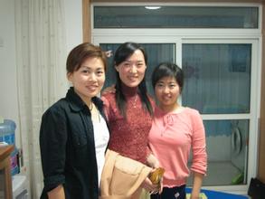 incaran chelsea Nangong Qinglin dan sekelompok wanita terkenal tertawa gembira.